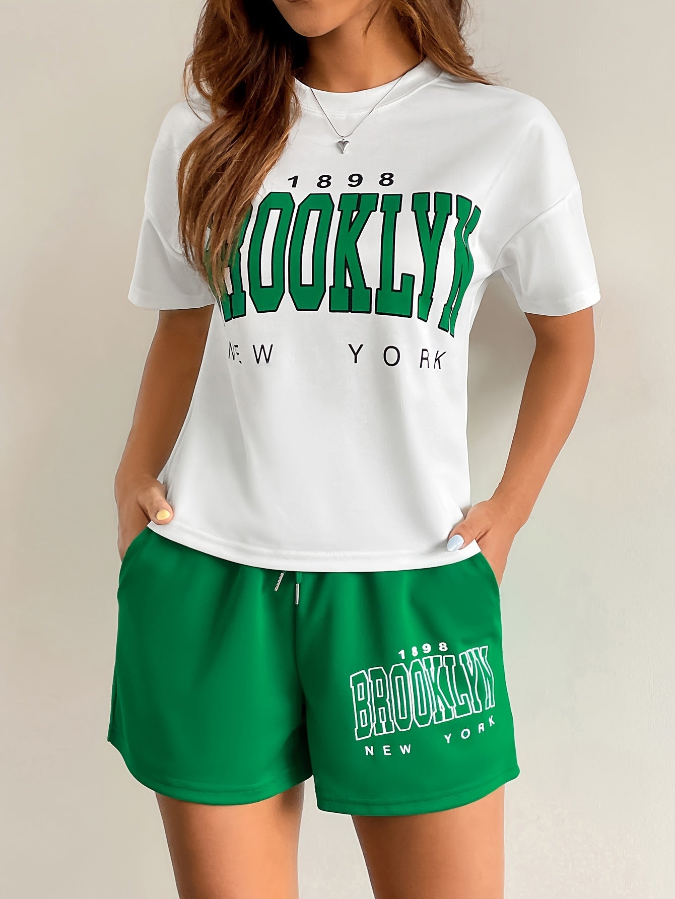 Damen Streetstyle Zweiteiler Set – Brooklyn New York Print T-Shirt und Shorts, Urban Freizeit Outfit