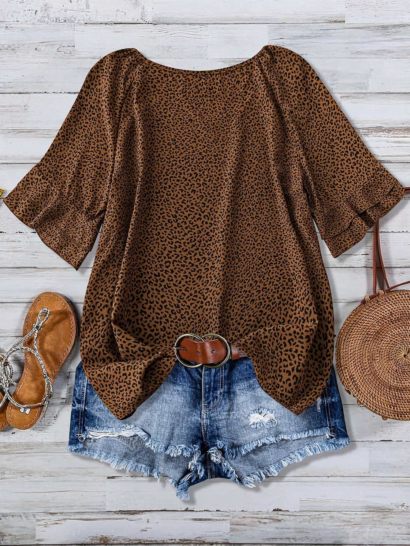 Damen Sommer Freizeitset mit Leoparden-Print Bluse, Jeansshorts und Accessoires – Perfekt für Urlaub & Alltag