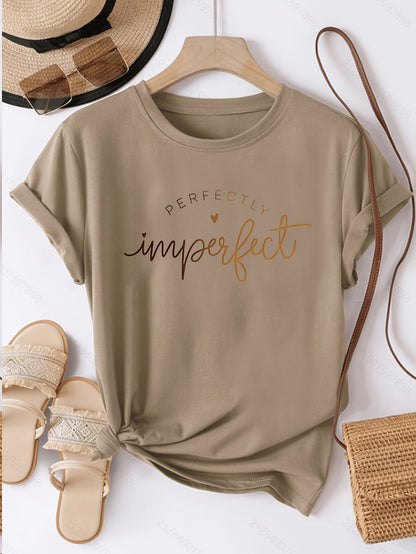 Damen T-Shirt mit Schriftzug 'Perfectly Imperfect' – Lässiger Statement-Style für Alltag und Freizeit