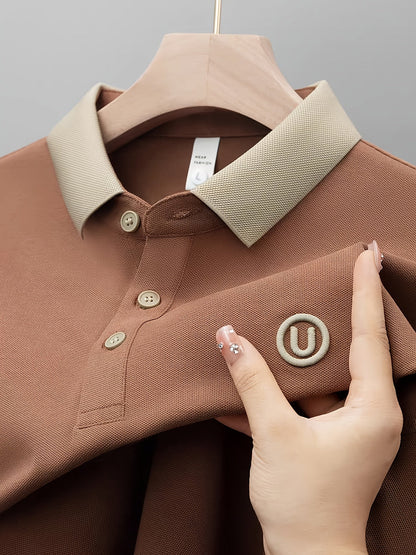 Herren Polohemd im Casual-Stil mit Kontrastkragen und dezentem Logo – Perfekt für Alltag und Freizeit