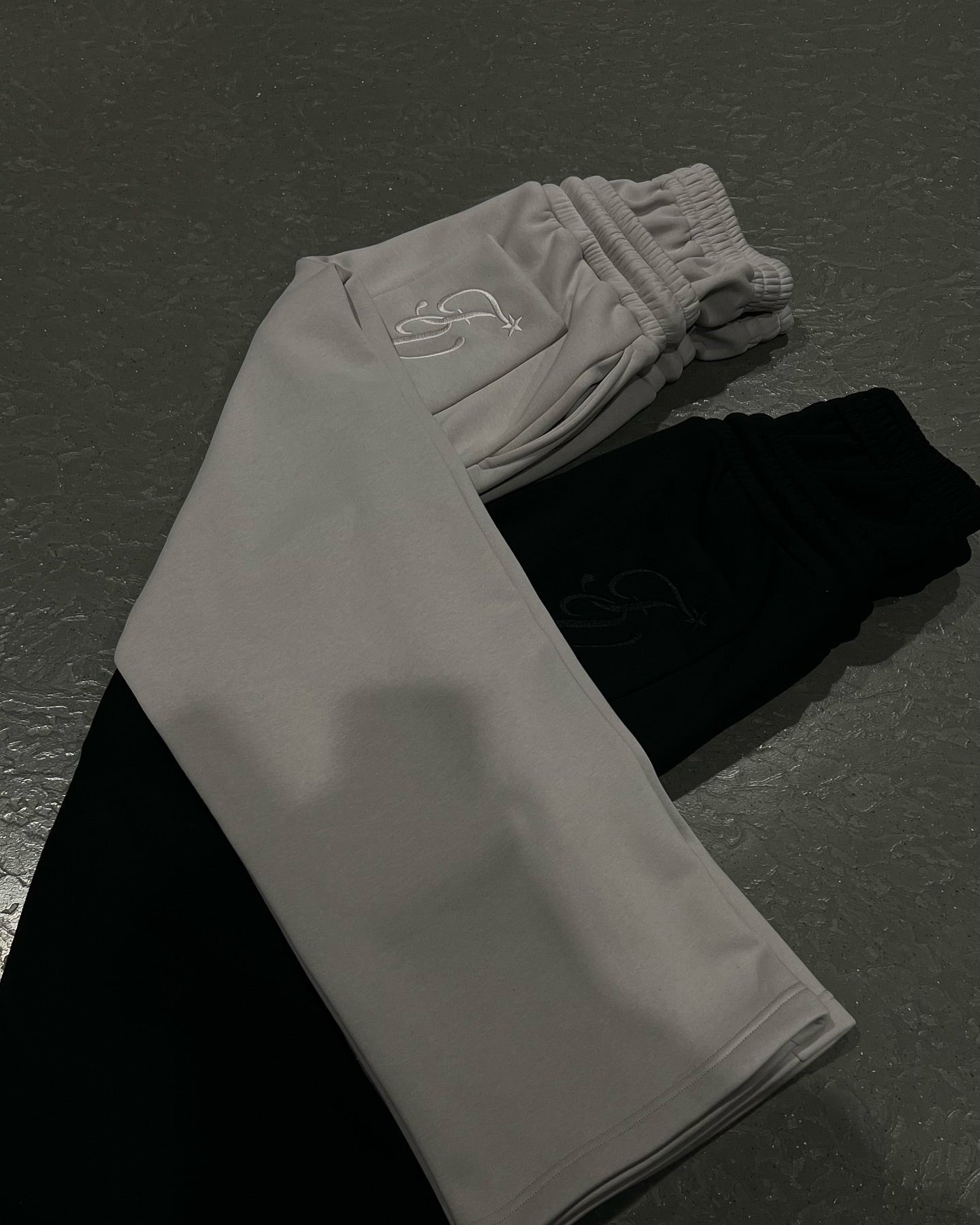 Unisex Baggy Jogginghose mit Kordelzug und Stern-Stickerei – Komfortable Freizeit- & Sporthose