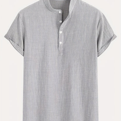 Herren Kurzarm-Henley mit Stehkragen und feinem Streifenmuster – Moderner Freizeitstil
