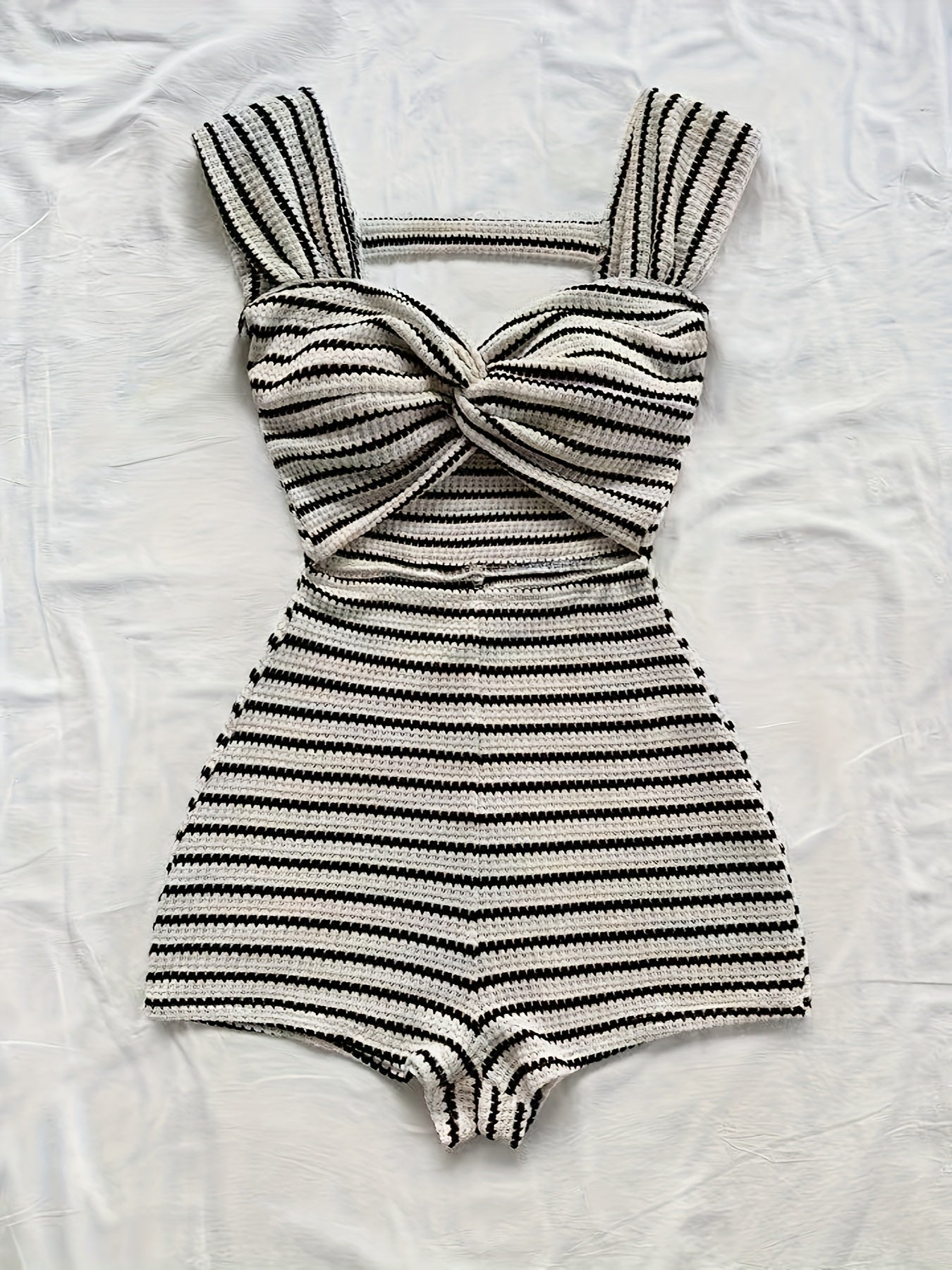 Damen Strick-Romper mit Streifen und Twist-Front – Modischer Einteiler für Freizeit & Sommer