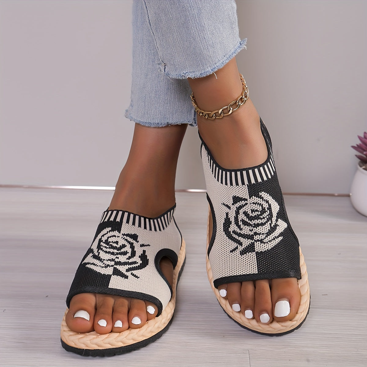 Damen Freizeit Sandalen mit Blumenmuster – Bequeme Sommerschuhe im modernen Strick-Look