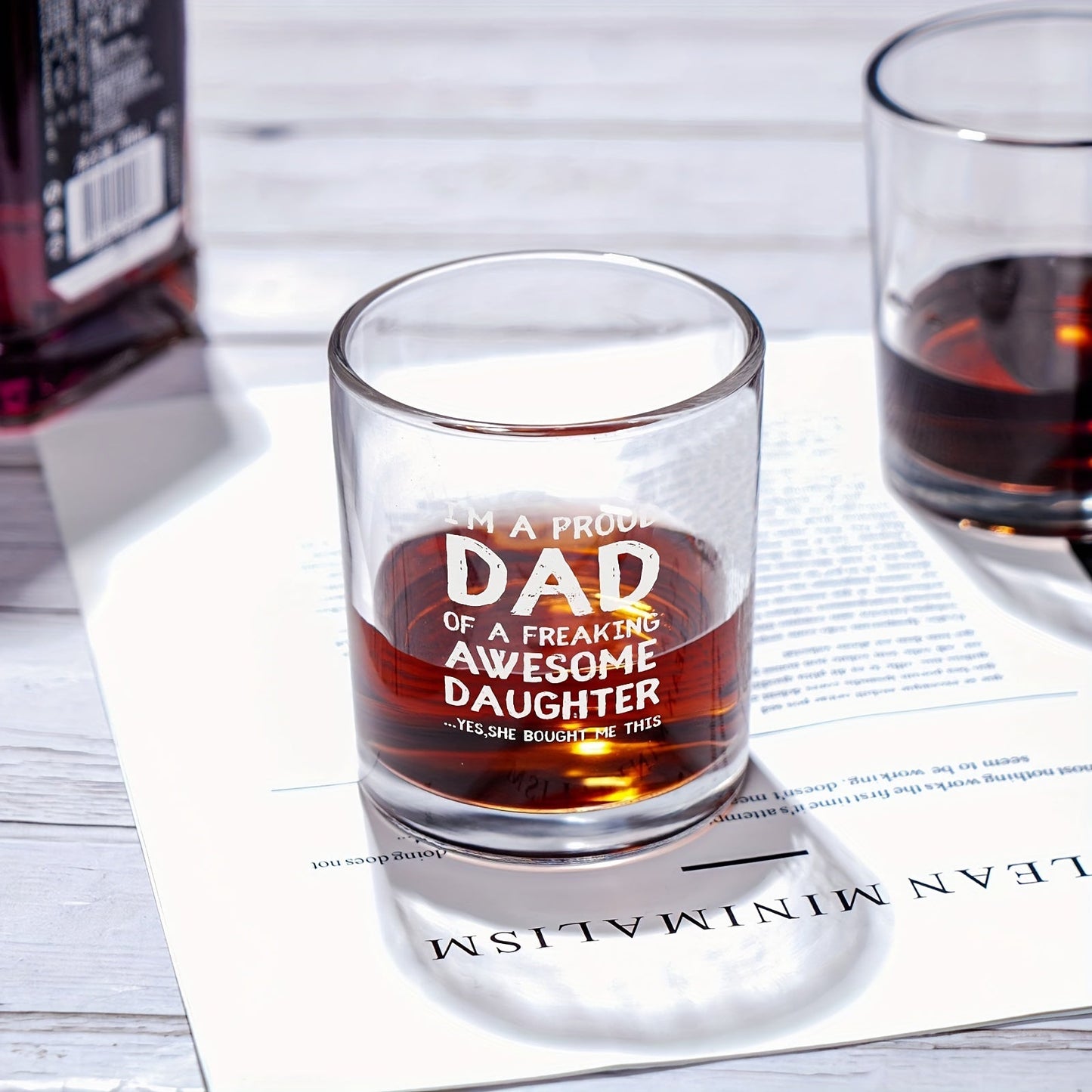 Vaterstag Whiskyglas mit Humor für Männer – Geschenk für stolze Väter und ihre Töchter, Whiskyglas mit lustigem Spruch