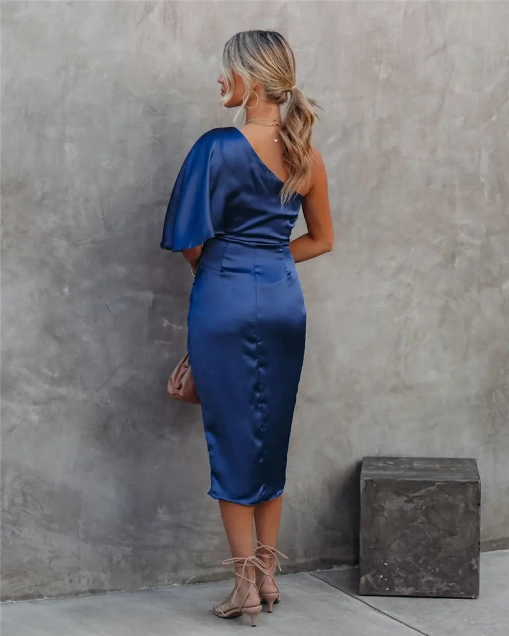 Damen Asymmetrisches Midi-Kleid für Abend & Party – Elegante One-Shoulder Silhouette
