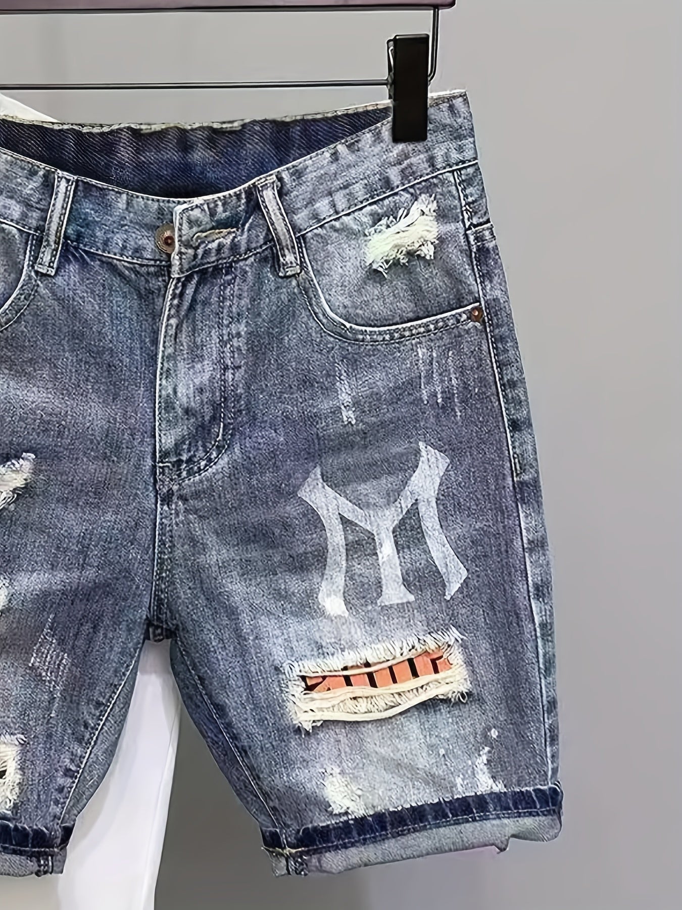Herren Denim Shorts im Distressed Street Style mit grafischen Details – Lässige Freizeitshorts