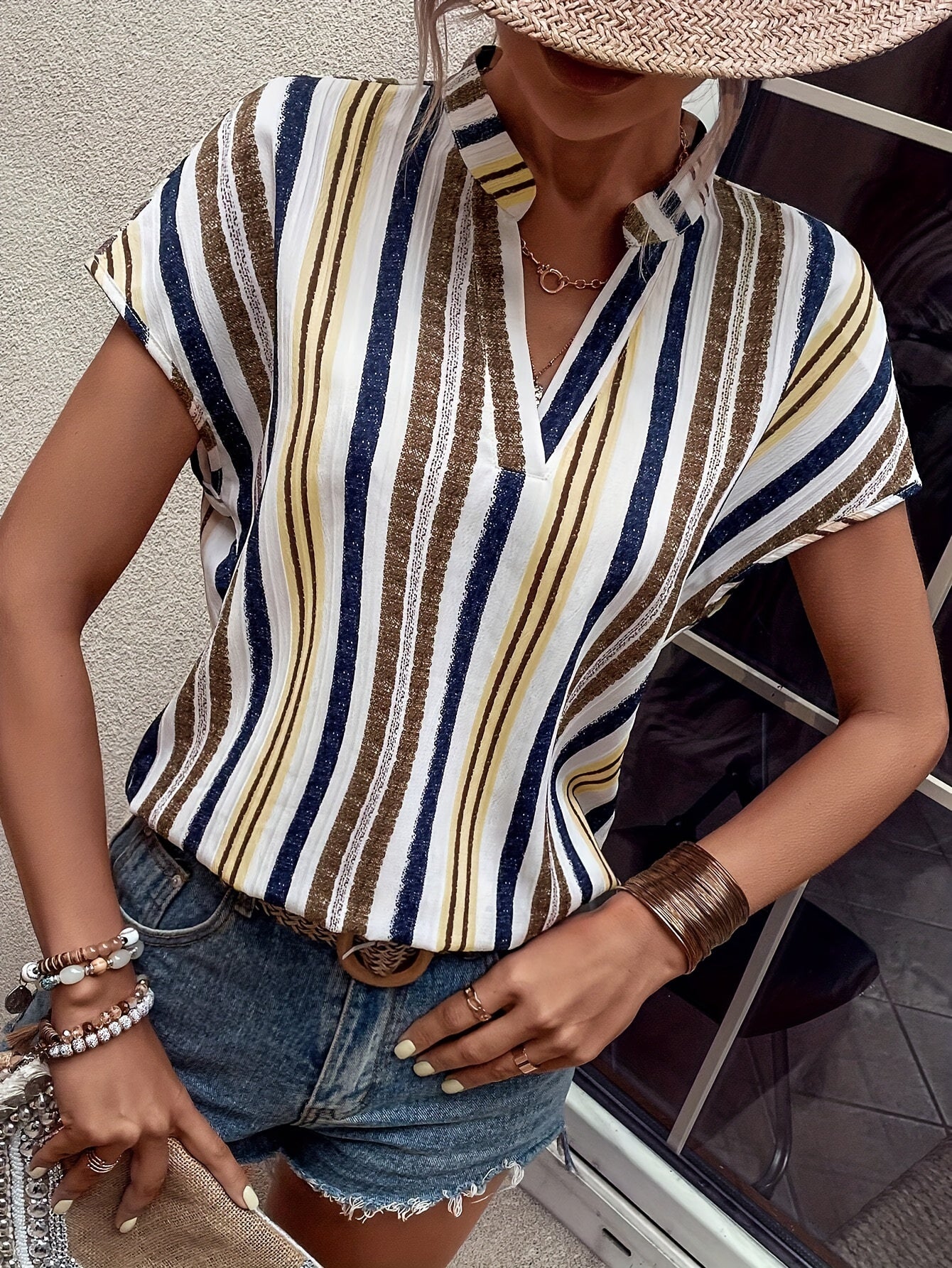 Damen Sommerbluse mit Streifenmuster und V-Ausschnitt – Eleganter Freizeit-Look