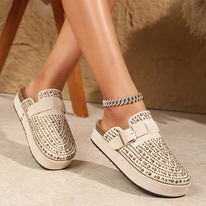 Damen Plateau Clogs mit Nieten für modische Freizeitlooks