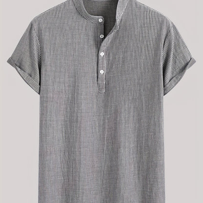 Herren Kurzarm-Henley mit Stehkragen und feinem Streifenmuster – Moderner Freizeitstil