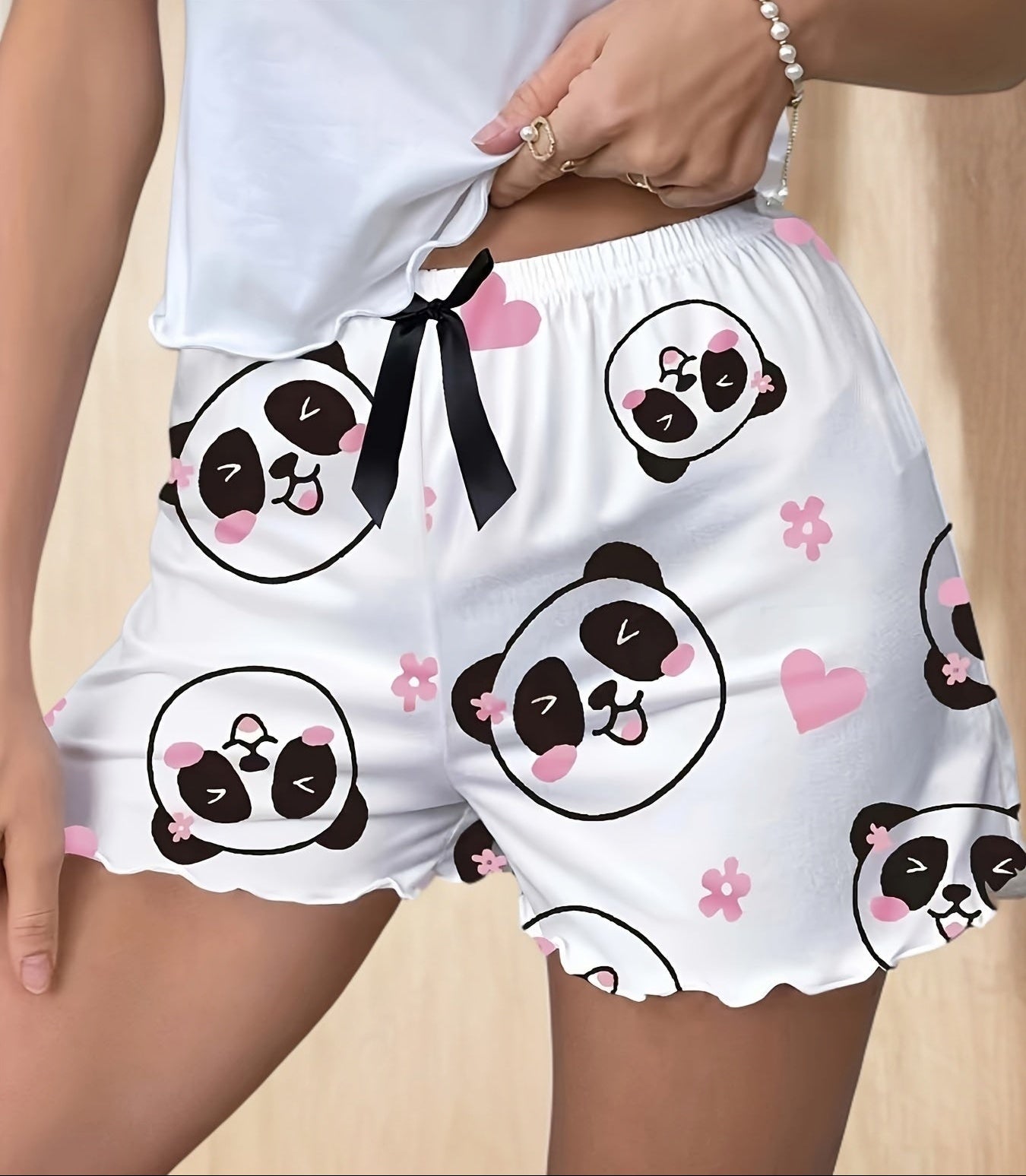 Damen Schlafshorts mit Panda-Motiv und Herzchen – Verspielte Pyjama-Shorts für gemütliche Nächte