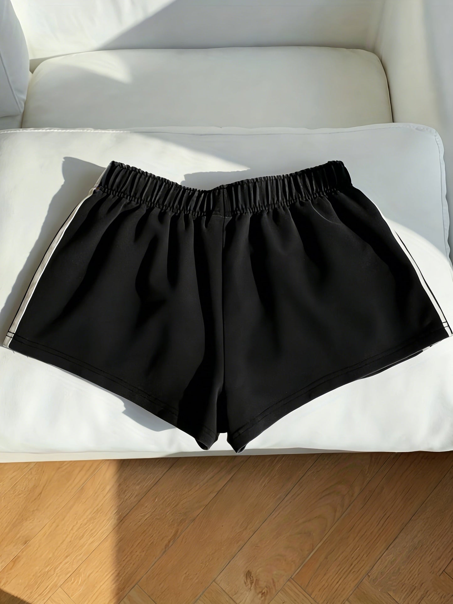 Damen Sport Shorts mit Streifen – Bequeme Trainingshose für Fitness & Freizeit
