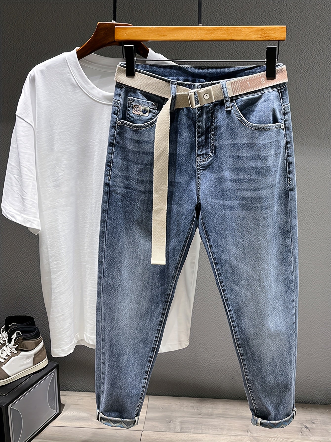 Herren Jeans im modernen Streetwear-Stil mit Gürtel – Lässige Denim-Hose für Alltag und Freizeit