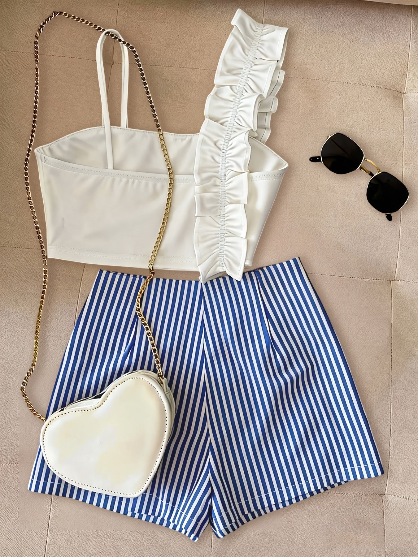 Damen Zweiteiler Set – Modisches Top mit Rüschen und Gestreifte Shorts, Stilvolles Outfit für Freizeit und Alltag