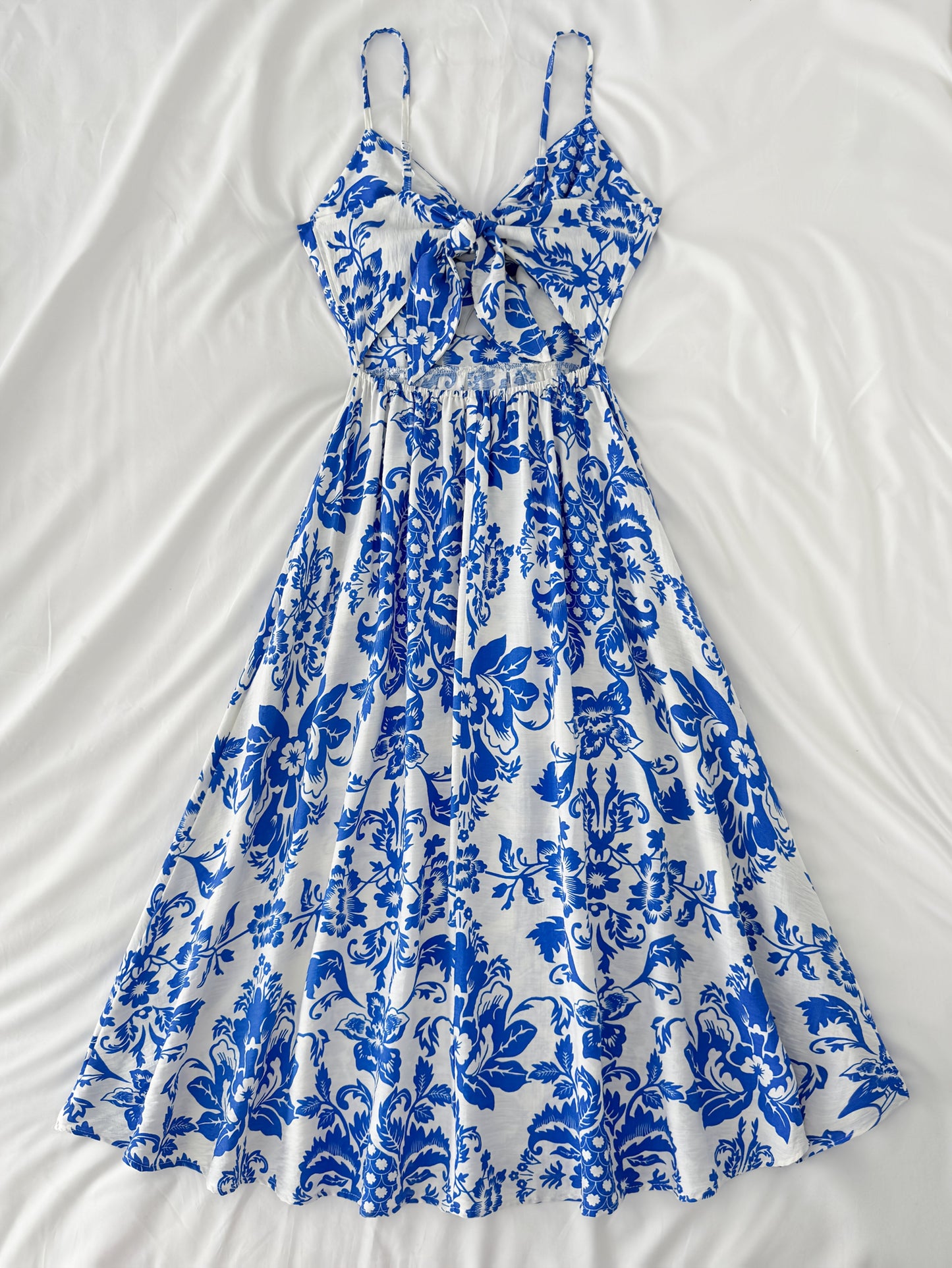 Damen Midikleid mit Blumenmuster und Cut-Out – Elegantes Sommerkleid für besondere Anlässe
