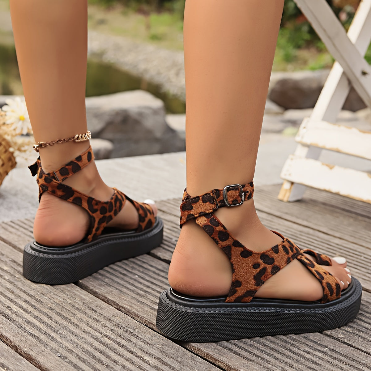 Damen Plateau-Sandalen im Leopardenmuster – Modische Sommerschuhe mit Kreuzriemen und Knöchelriemen