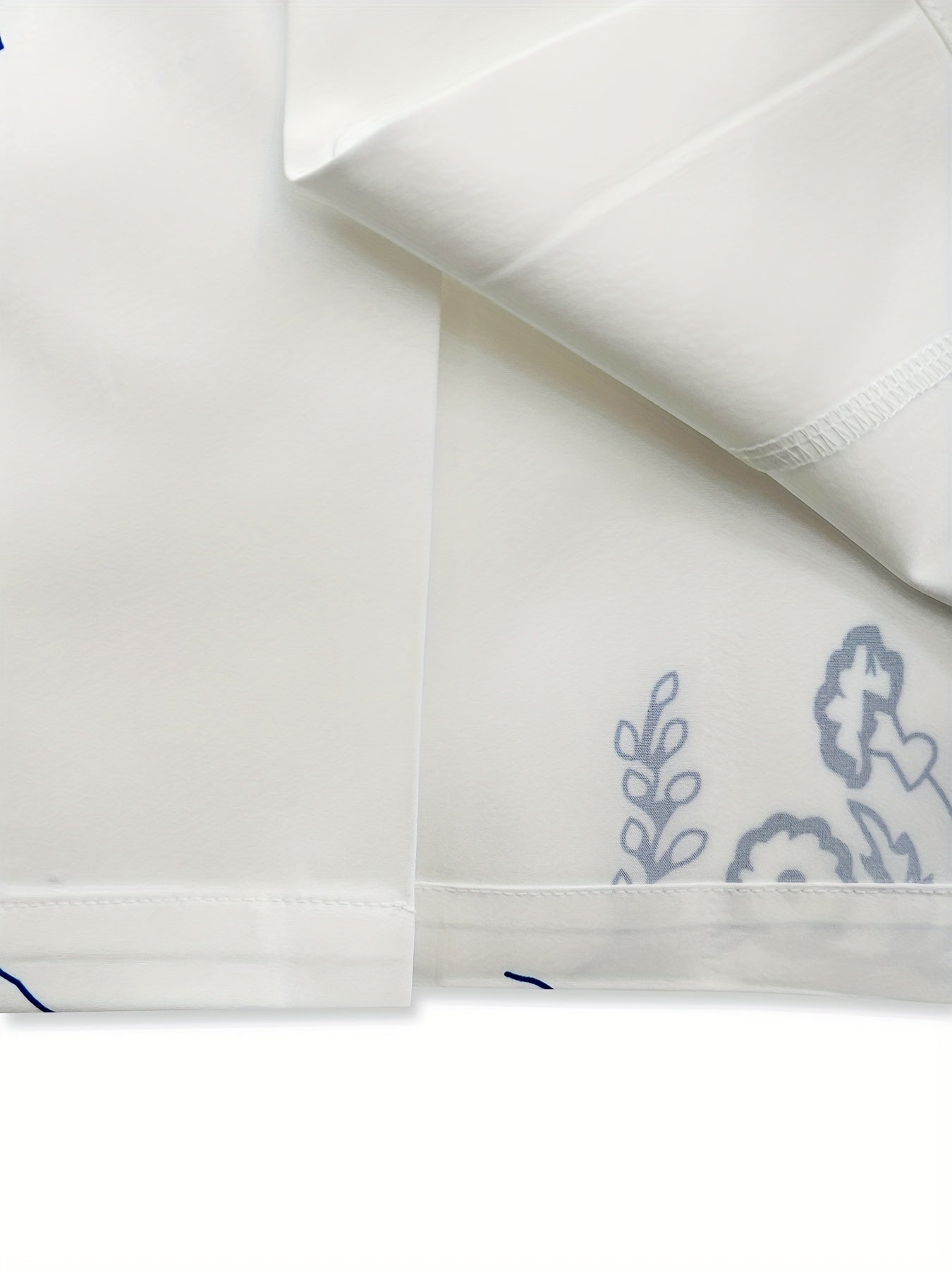 Herren Kurzarm Resort Hemd mit Kunstvollem Blumen- und Linienmuster – Stilvoll für Freizeit & Urlaub