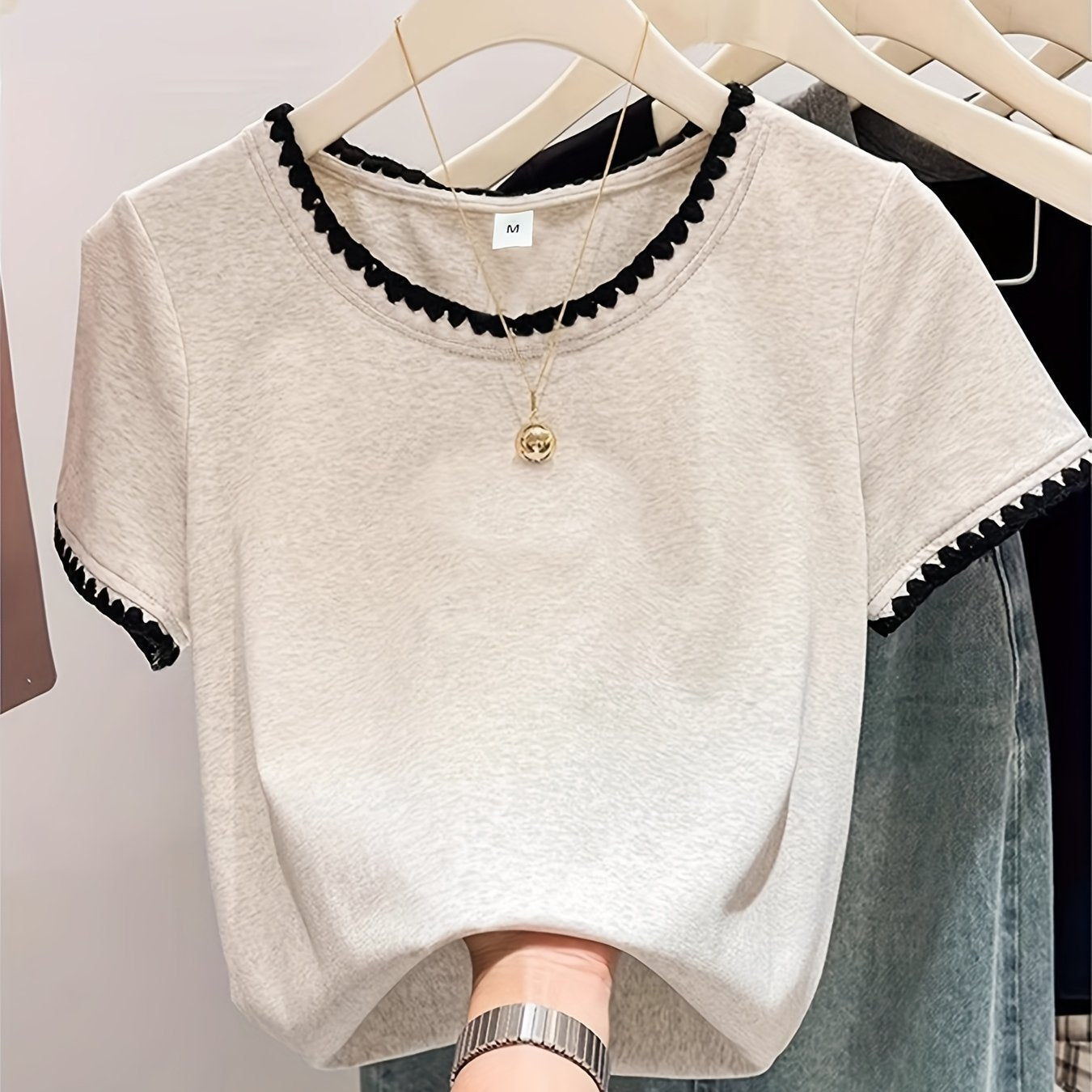 Damen Bluse mit Wellenkante und Rundhalsausschnitt – Eleganter Alltagsstil