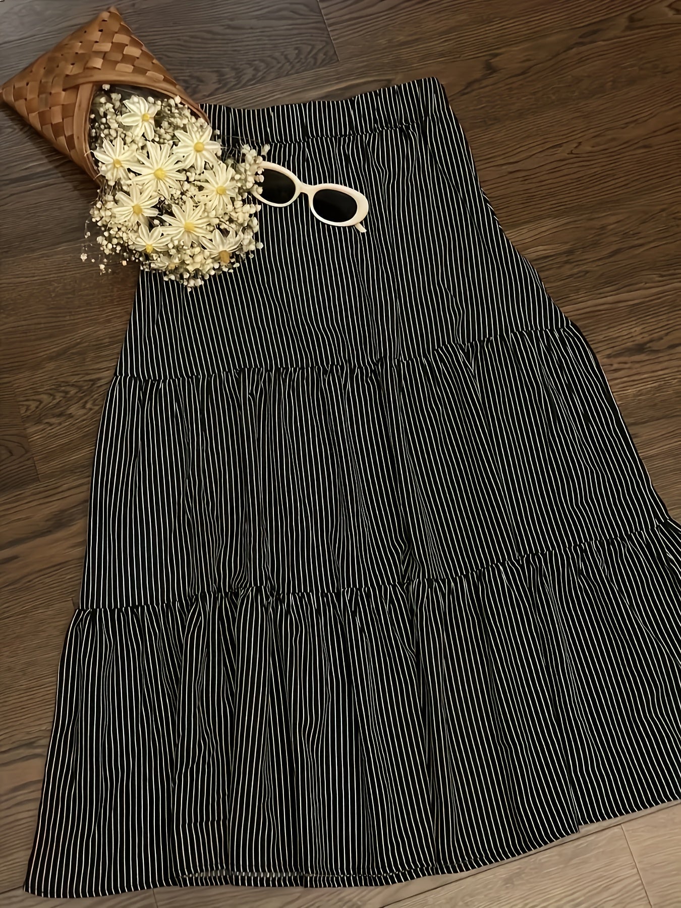 Damen Resort Style Zweiteiler – Elegantes Top und Gestreifter Maxirock für Urlaubslooks