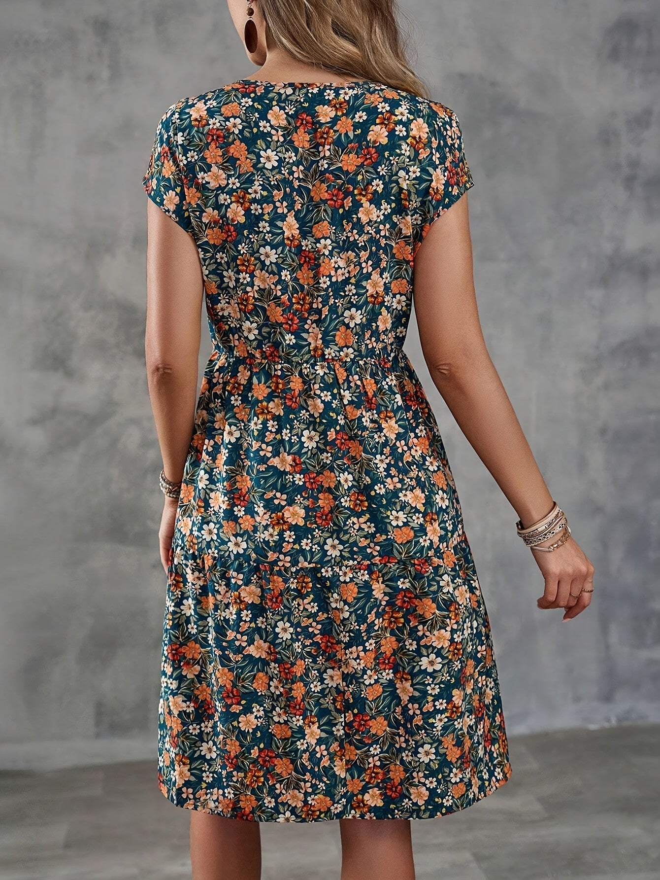 Damen Freizeitkleid mit Blumenmuster im Boho-Stil – Sommerkleid mit Kurzarm für Urlaub und Alltag