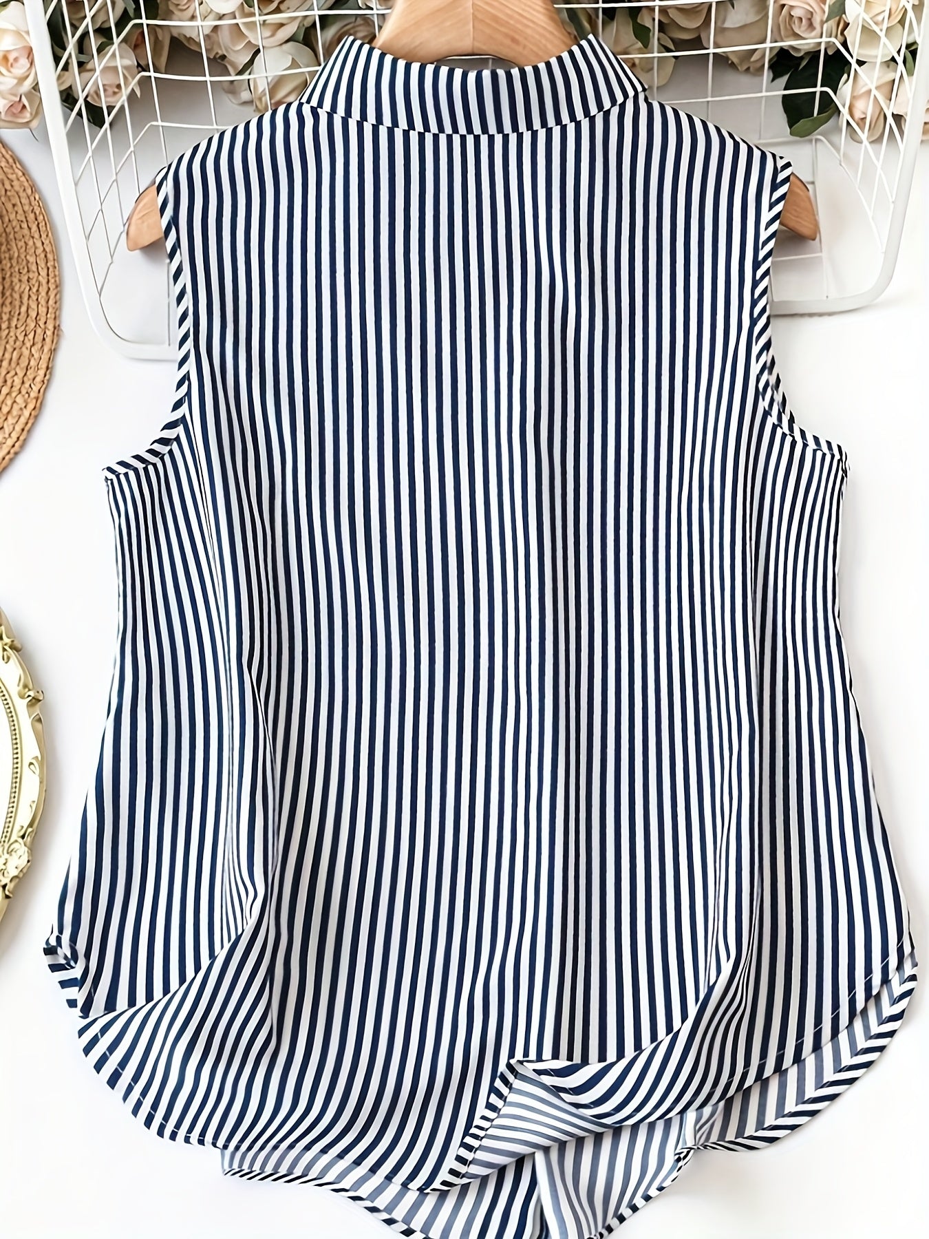 Damen Ärmellose Bluse mit Streifen und Brusttaschen – Eleganter Sommer-Look für Büro und Freizeit