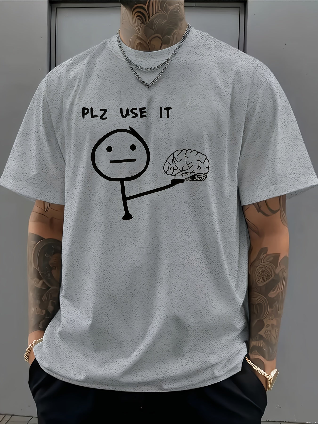 Herren Fun T-Shirt mit Meme Print – Lustiges Statement "PLZ USE IT" – Casual Streetwear