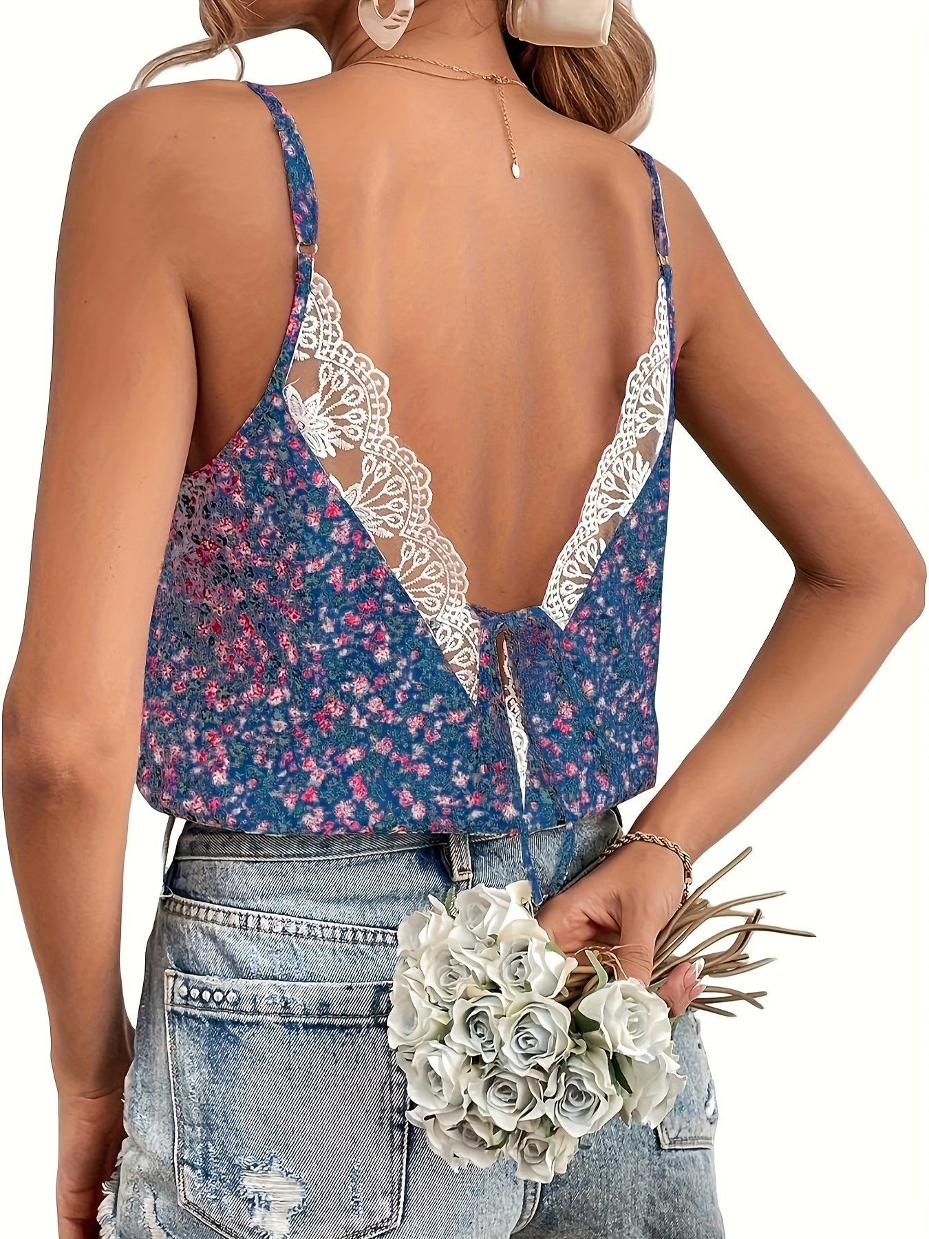 Damen Sommer-Top mit Blumenmuster und Spaghettiträgern – Lässiger, femininer Look für Freizeit und Alltag