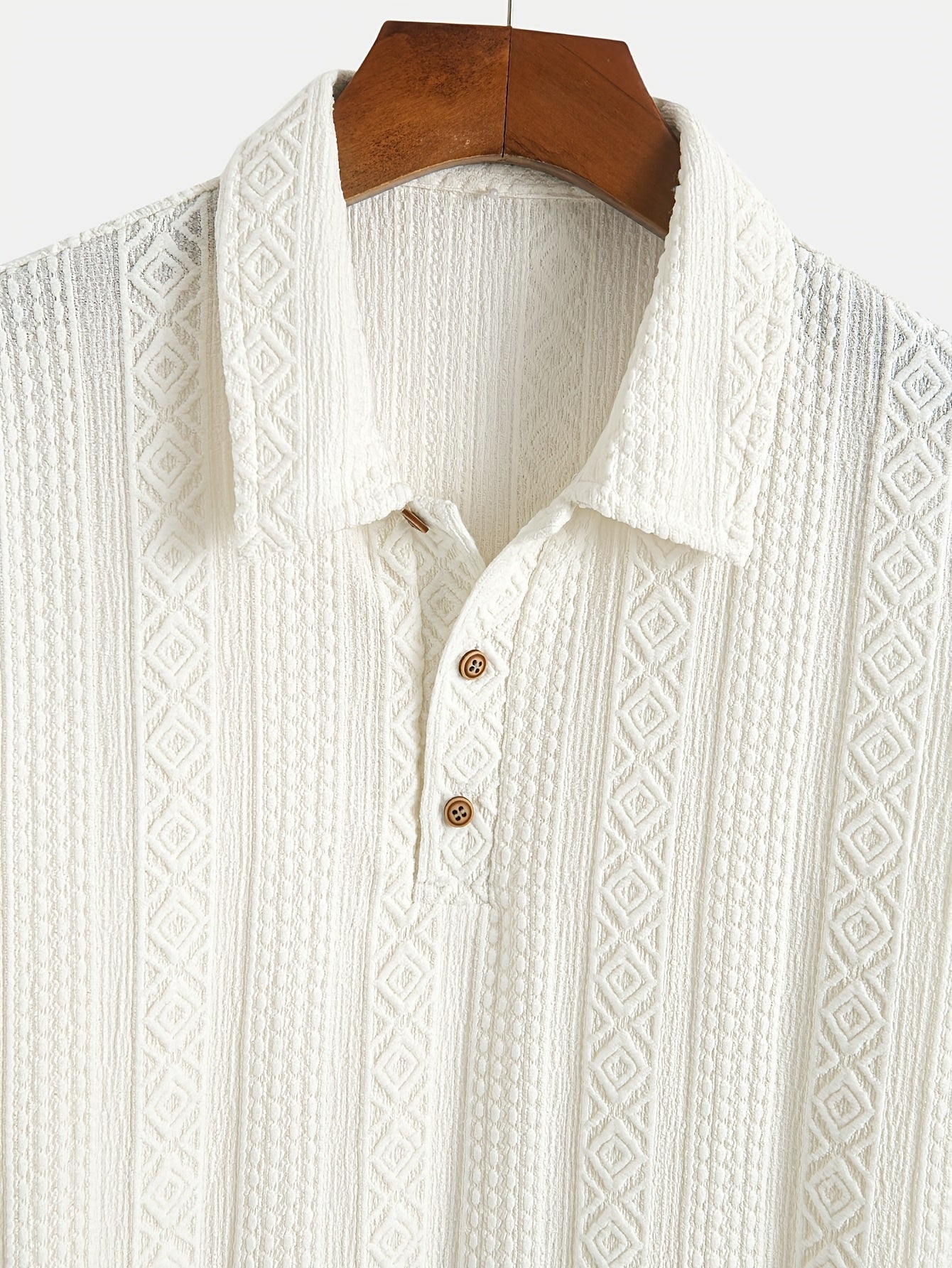 Herren Polohemd mit geometrischer Stickerei und Struktur – Stilvolles Freizeitshirt