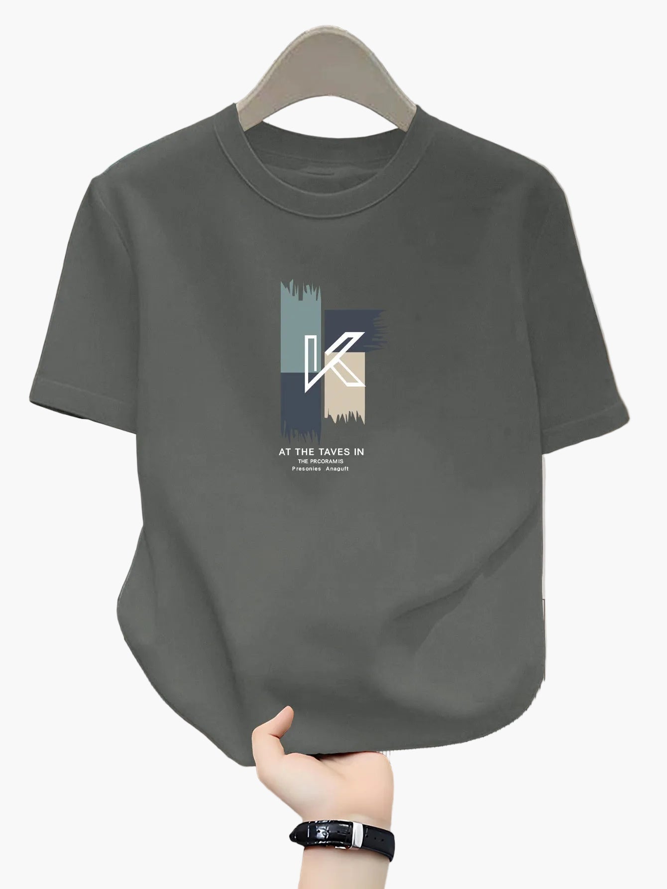 Herren T-Shirt mit modernem K-Print und lässigem Style – Perfekt für Alltag und Freizeit
