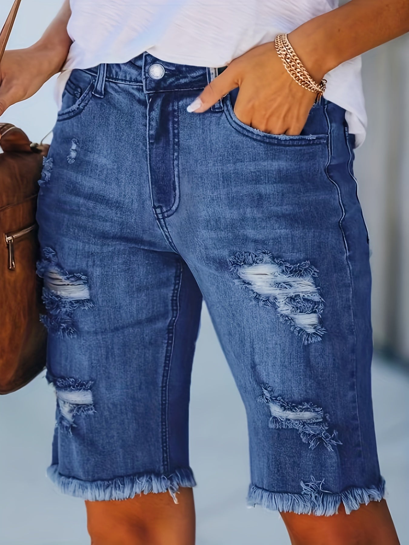 Damen Bermuda Jeans Shorts im Destroyed Look – Modische Sommer-Basics mit Fransen und Rissen