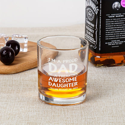 Vaterstag Whiskyglas mit Humor für Männer – Geschenk für stolze Väter und ihre Töchter, Whiskyglas mit lustigem Spruch