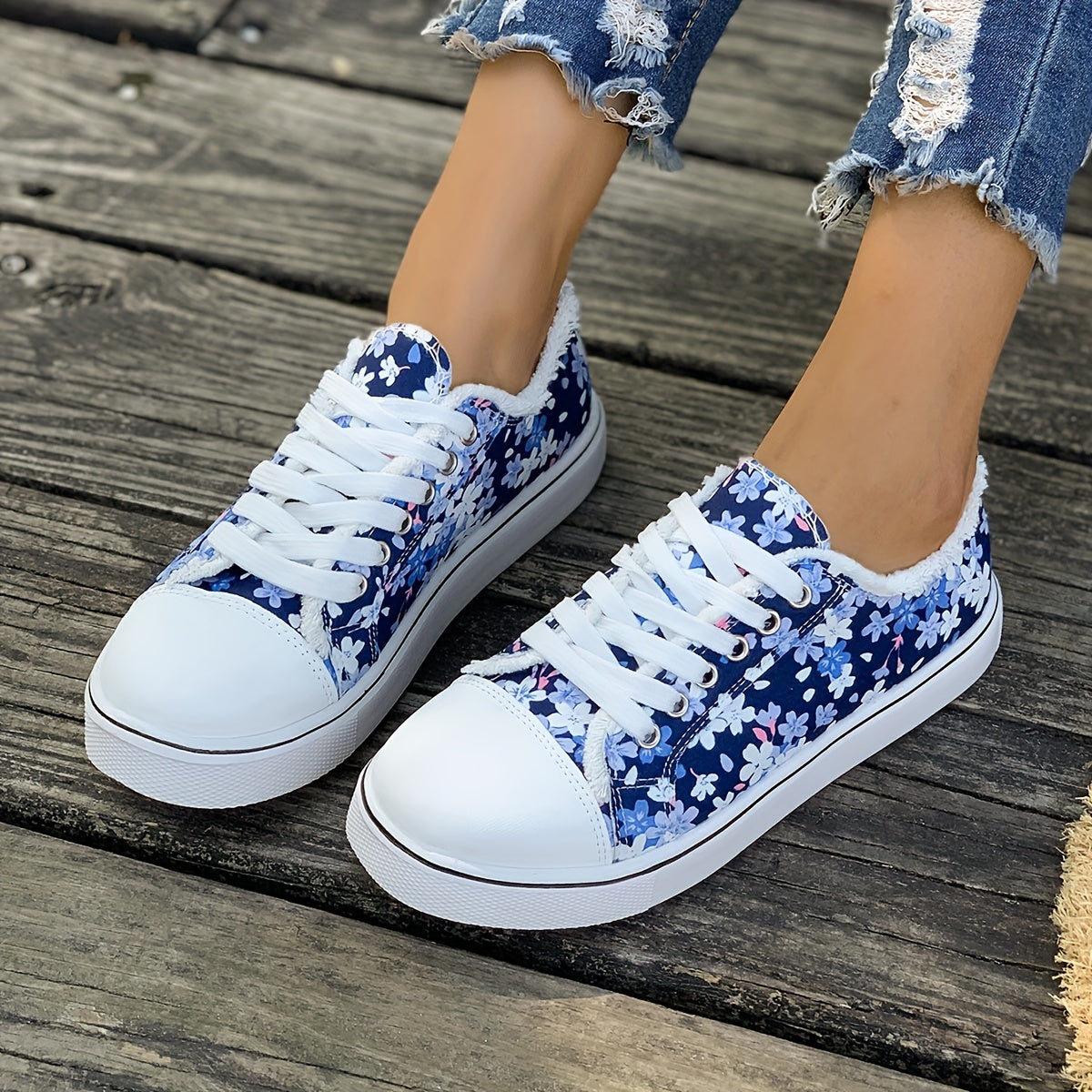 Damen Sneaker mit Blumenmuster – Modische Freizeitschuhe für Alltag und Freizeit