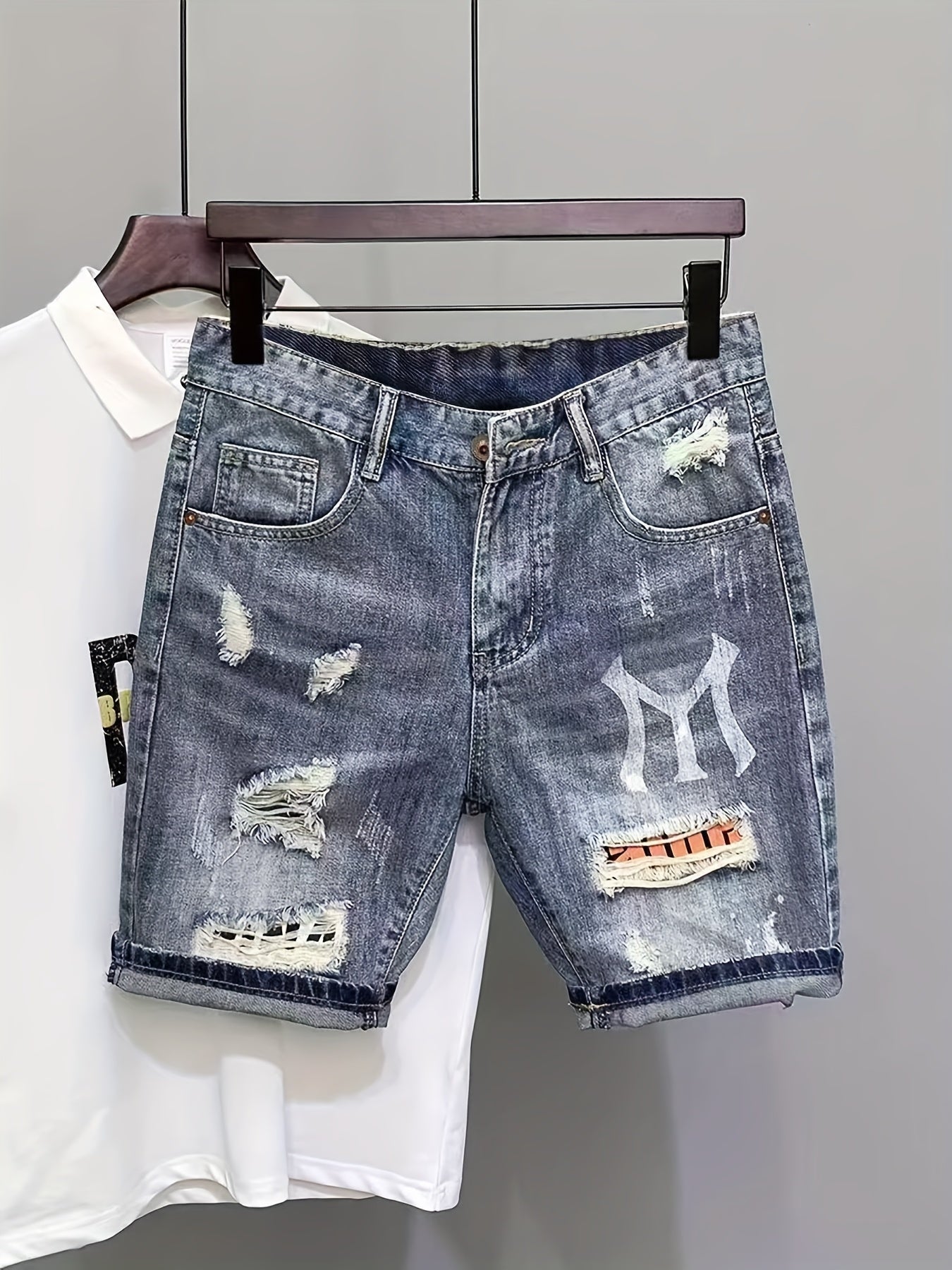 Herren Denim Shorts im Distressed Street Style mit grafischen Details – Lässige Freizeitshorts