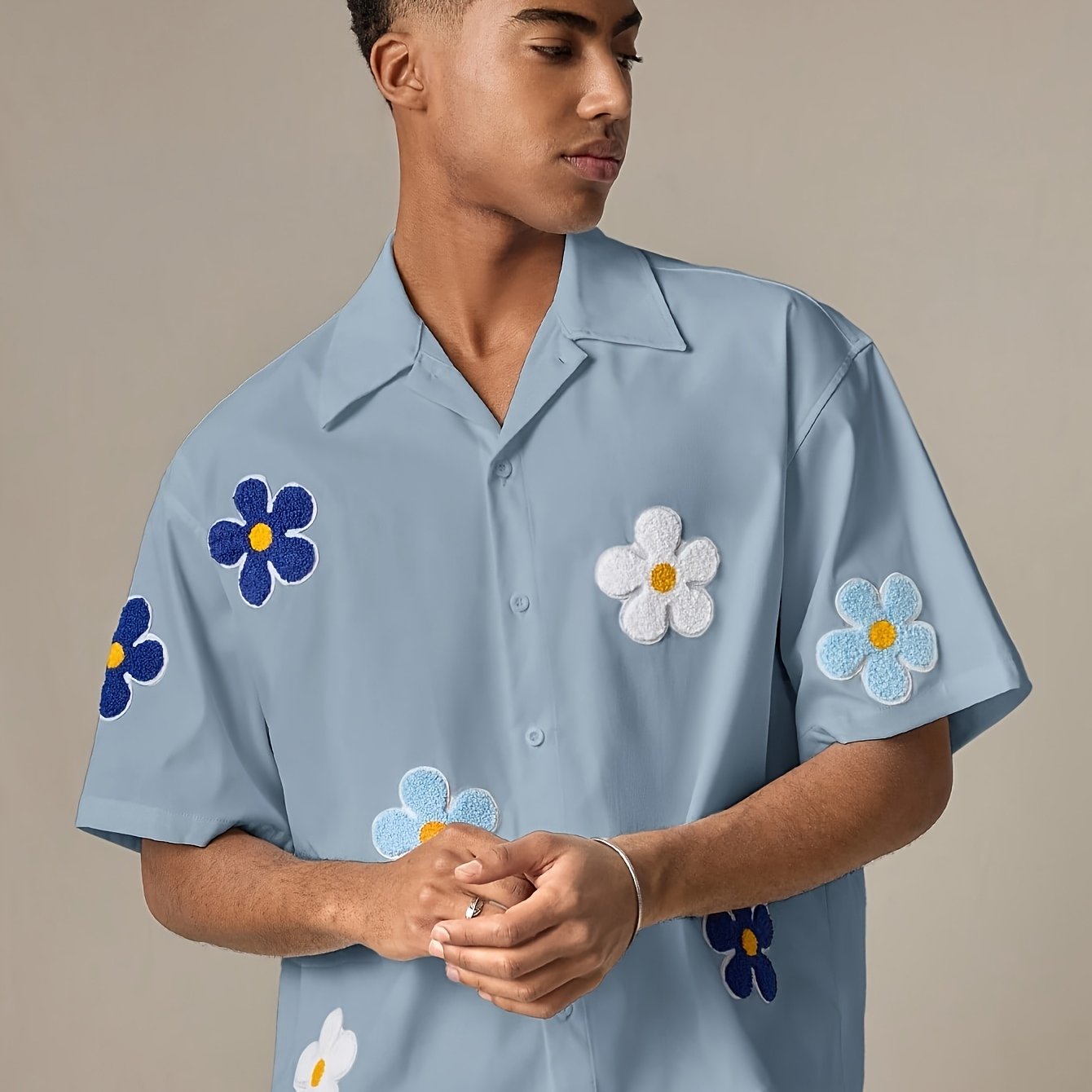 Herren Freizeit-Hemd mit Blumenstickerei und kurzem Ärmel – Modernes, verspieltes Design für Alltag und Ausgehen