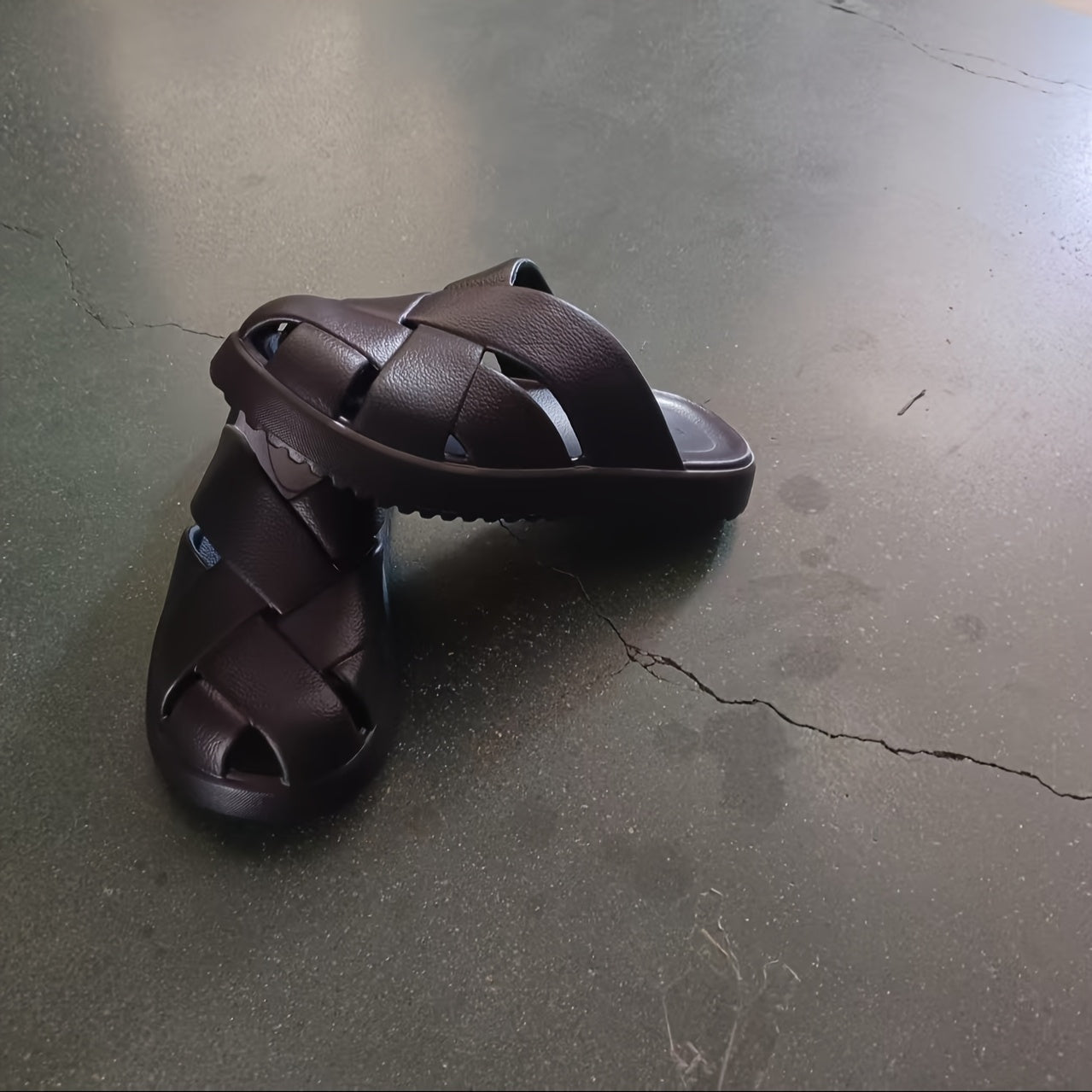 Damen Chunky Slides mit Kreuzriemen – Modische Freizeitsandalen für Alltag & Entspannung