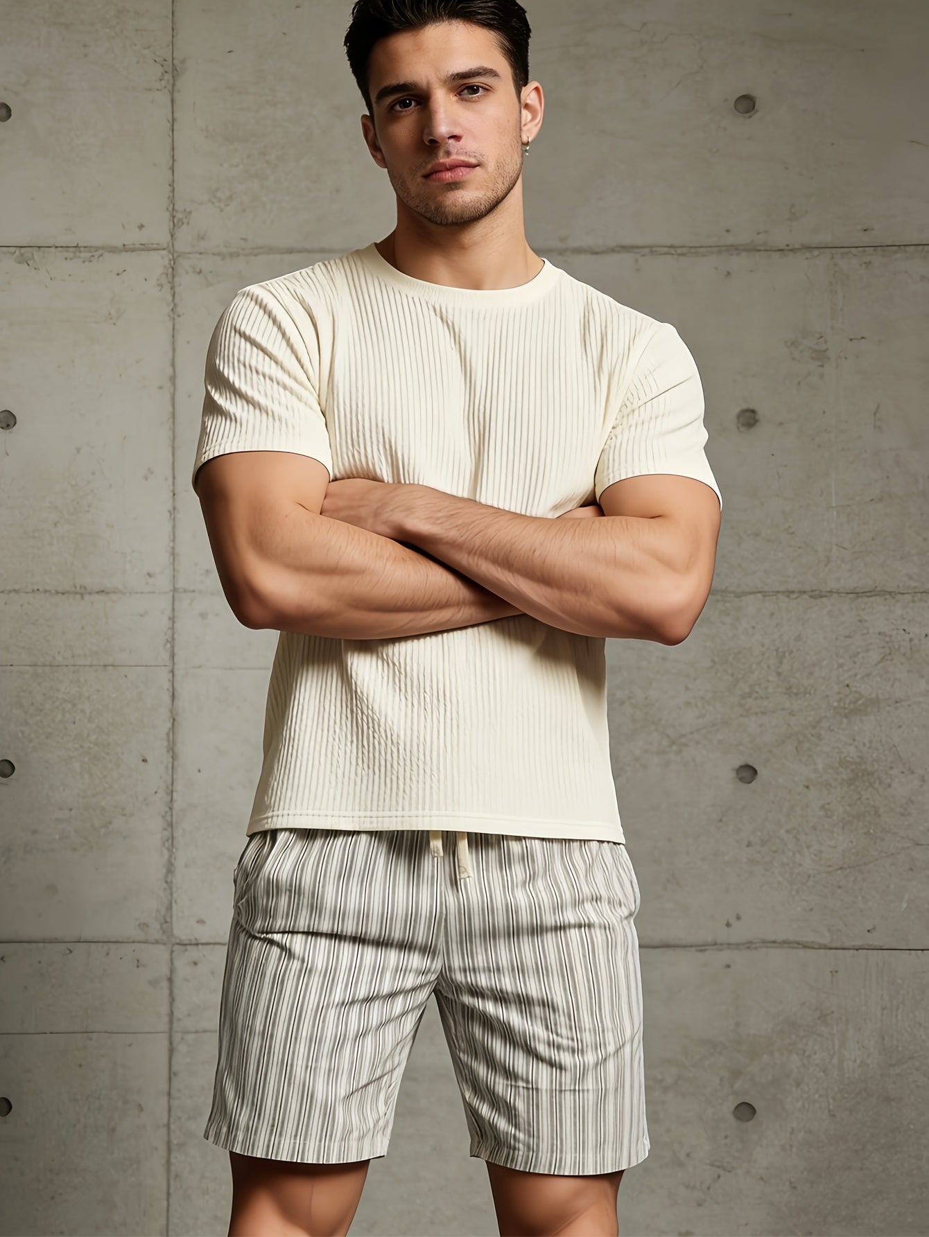 Herren Lounge- und Freizeitsset – Struktur T-Shirt & Gestreifte Shorts, Komfort für Alltag & Entspannung