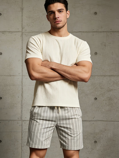 Herren Lounge- und Freizeitsset – Struktur T-Shirt & Gestreifte Shorts, Komfort für Alltag & Entspannung