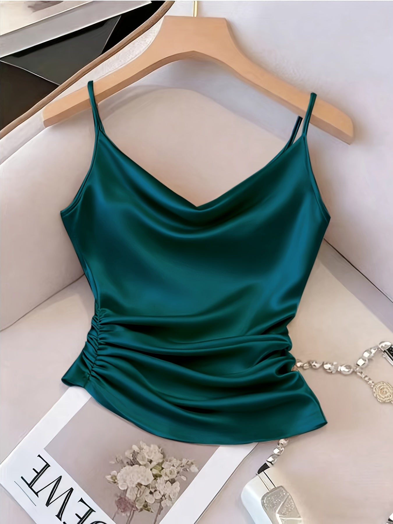 Damen Satin-Top mit Wasserfallausschnitt und Raffungen – Elegantes Camisole für besondere Anlässe