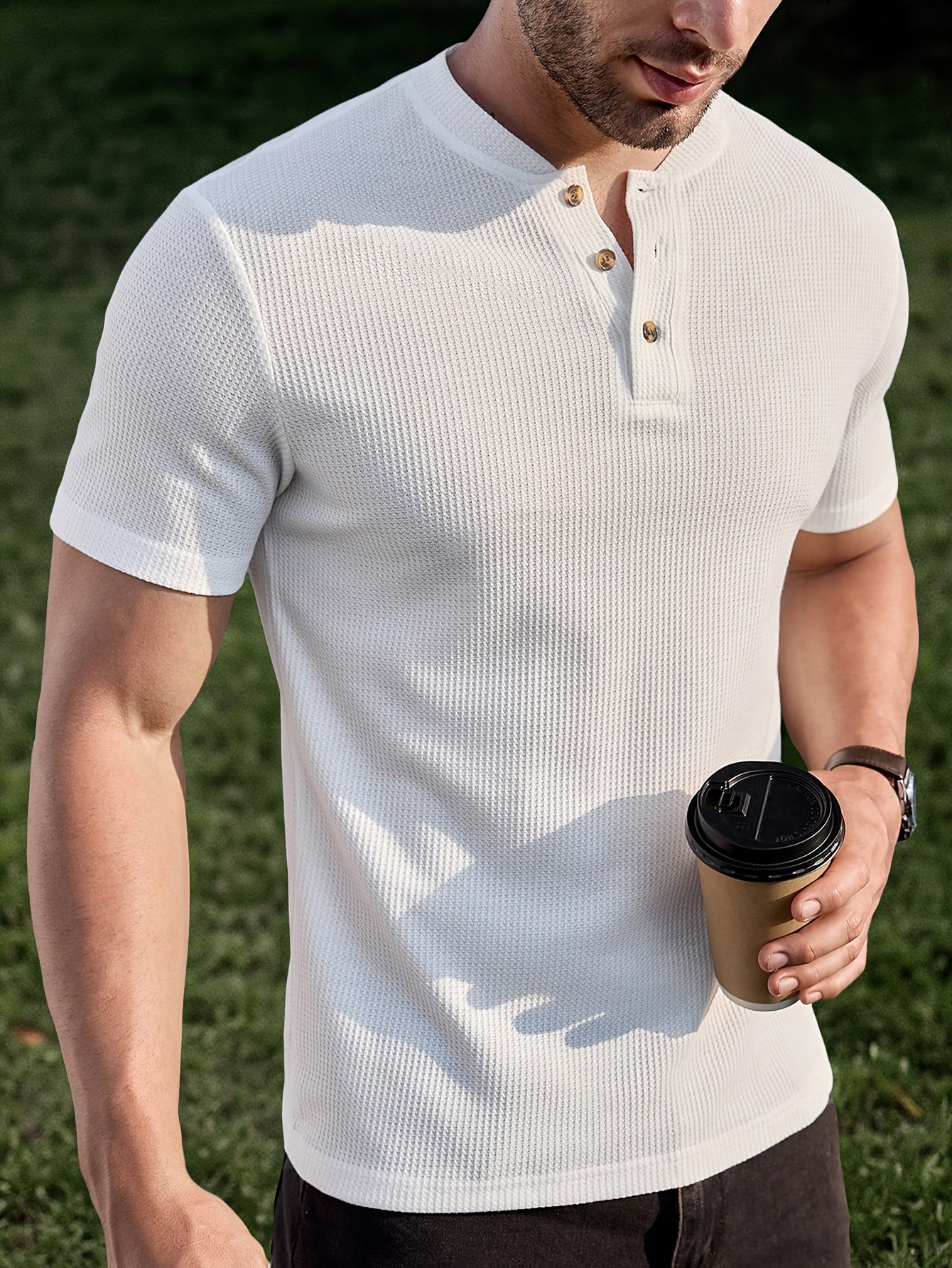 Herren Kurzarm Henley Shirt mit Struktur für stilvolle Freizeitlooks