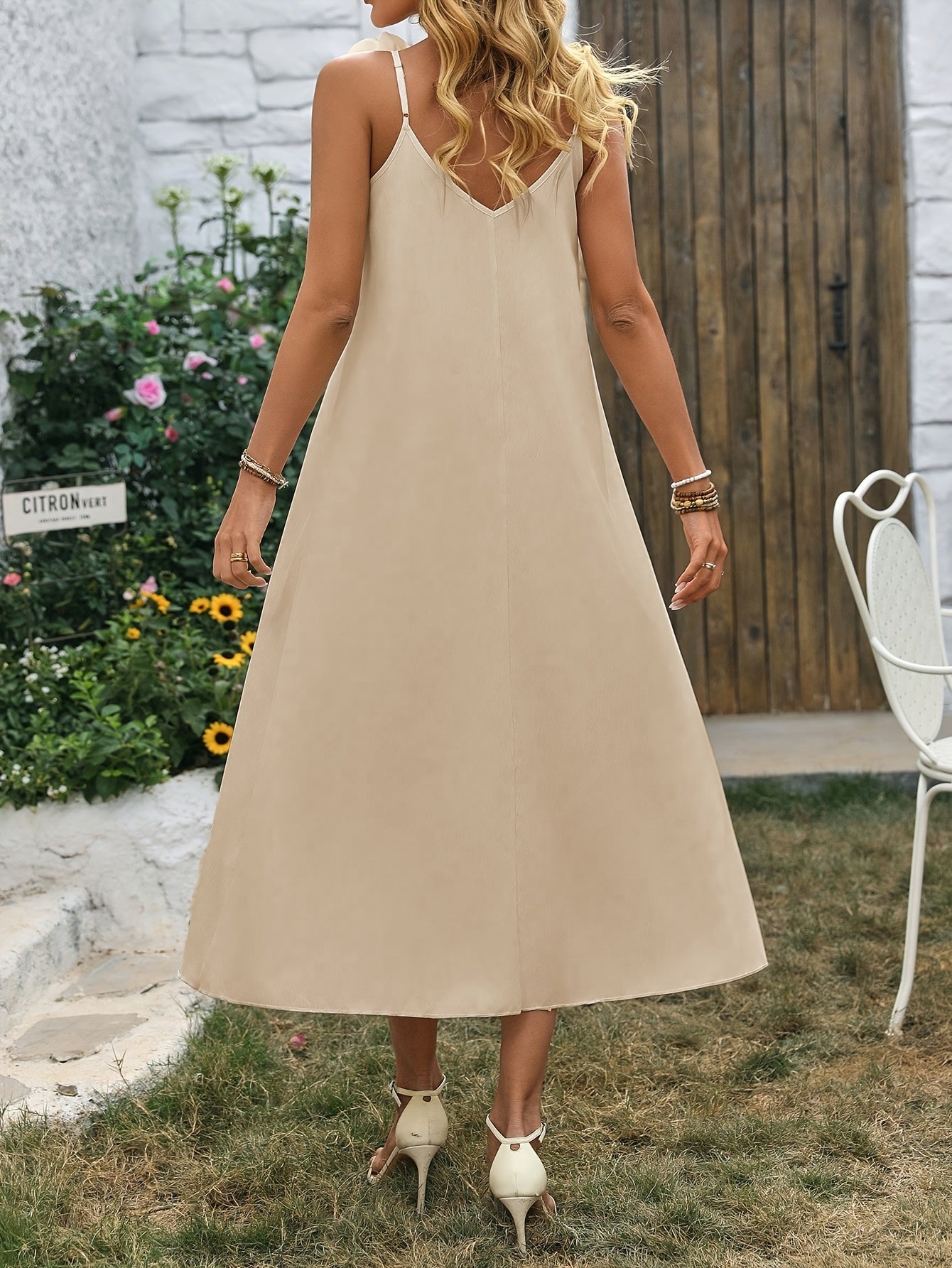Damen Sommerkleid Elegant mit Blumenapplikation und V-Ausschnitt – Perfekt für Gartenpartys und besondere Anlässe