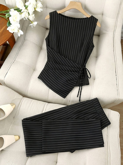 Damen Business Set mit Nadelstreifen – Ärmelloses Wickel-Top und Elegante Hose