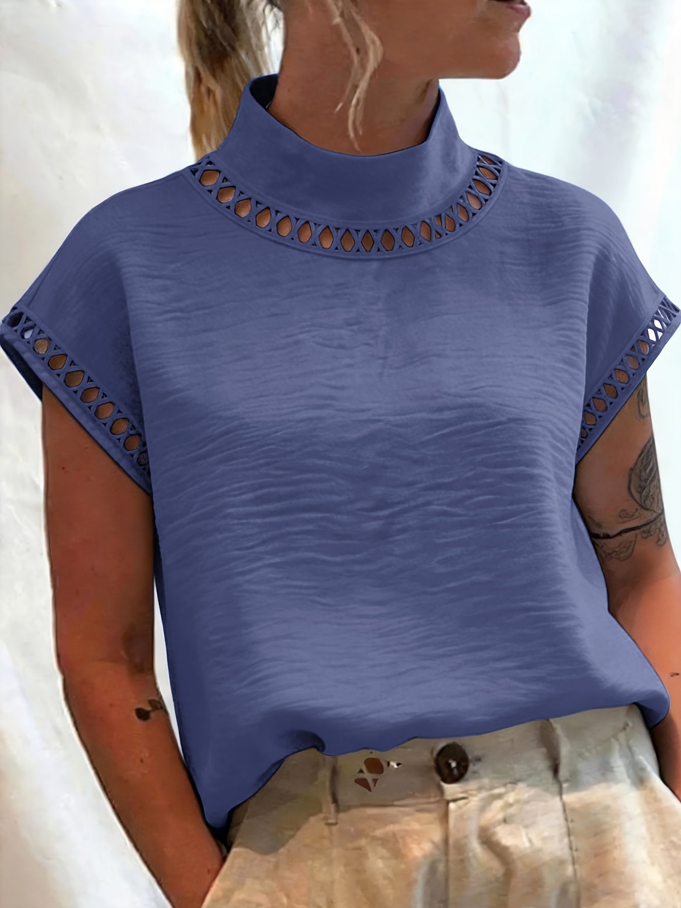 Damen Bluse mit Stehkragen und Cut-Out-Details – Eleganter Stil für Büro & Freizeit