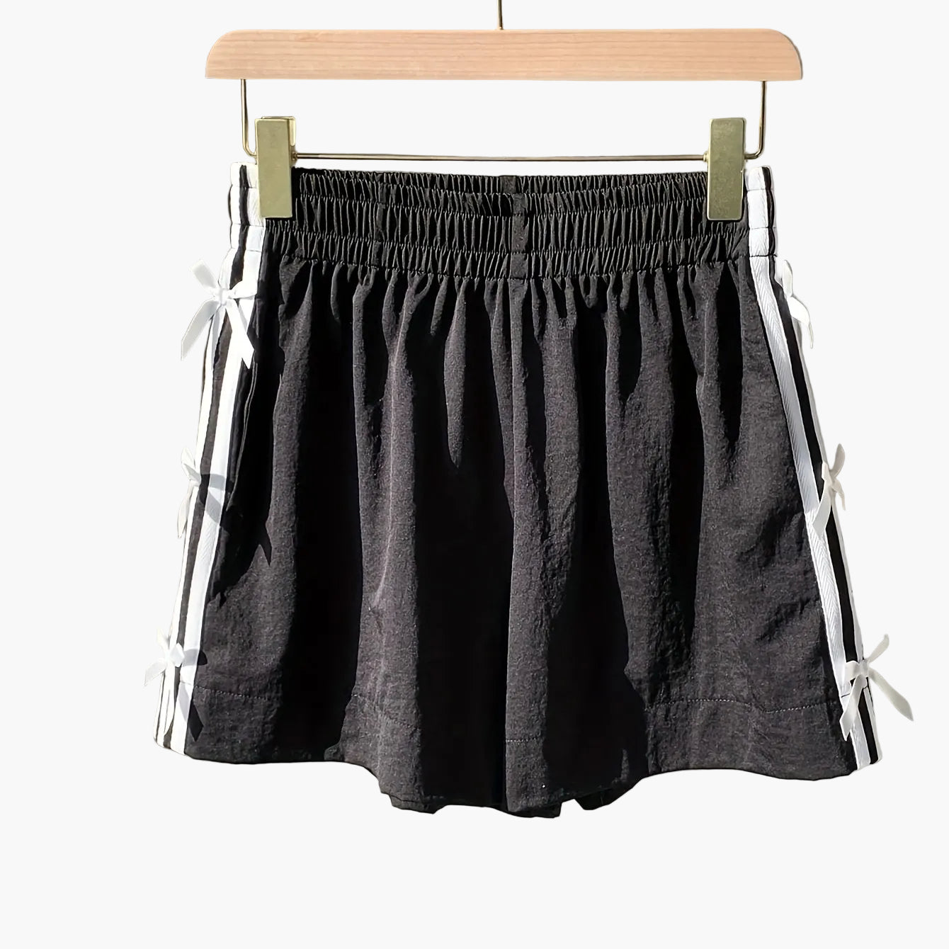 Damen Sommer Shorts mit Schleifendetail und sportlichem Streifen – Freizeit & Urlaub