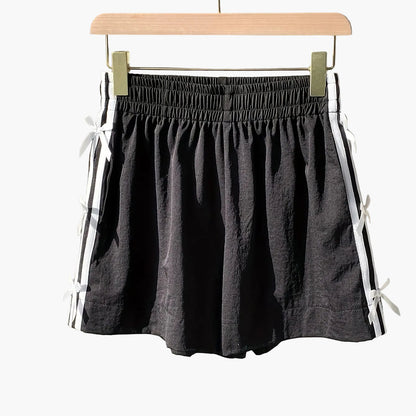Damen Sommer Shorts mit Schleifendetail und sportlichem Streifen – Freizeit & Urlaub