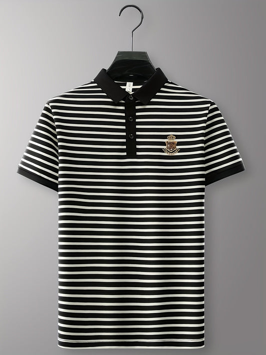 Herren Poloshirt mit Streifenmuster und Brust-Emblem – Klassisch, Kurzarm, Smart-Casual Stil