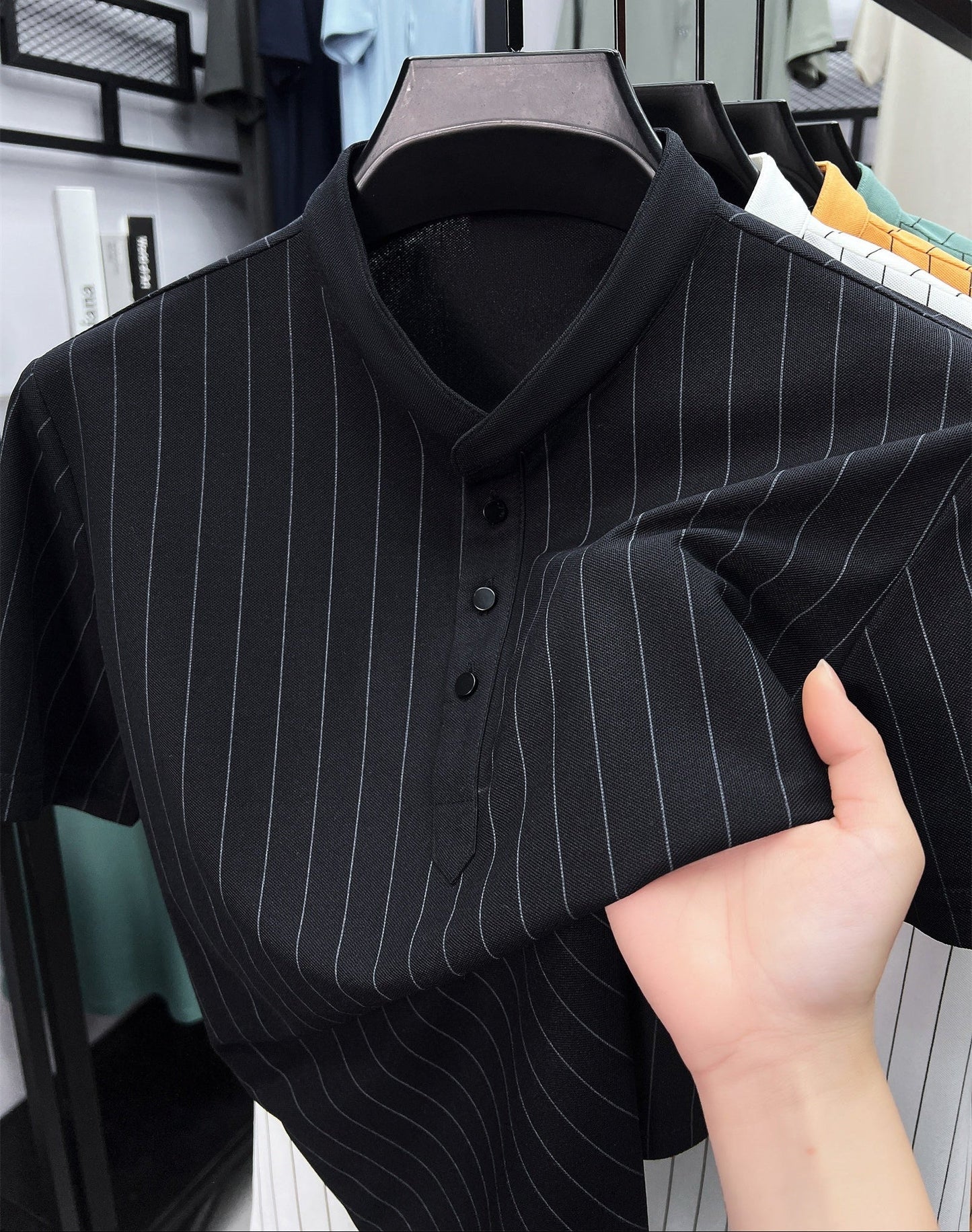 Herren Kurzarm-Hemd mit Stehkragen und Nadelstreifen – Modernes Freizeitshirt mit Knopfleiste