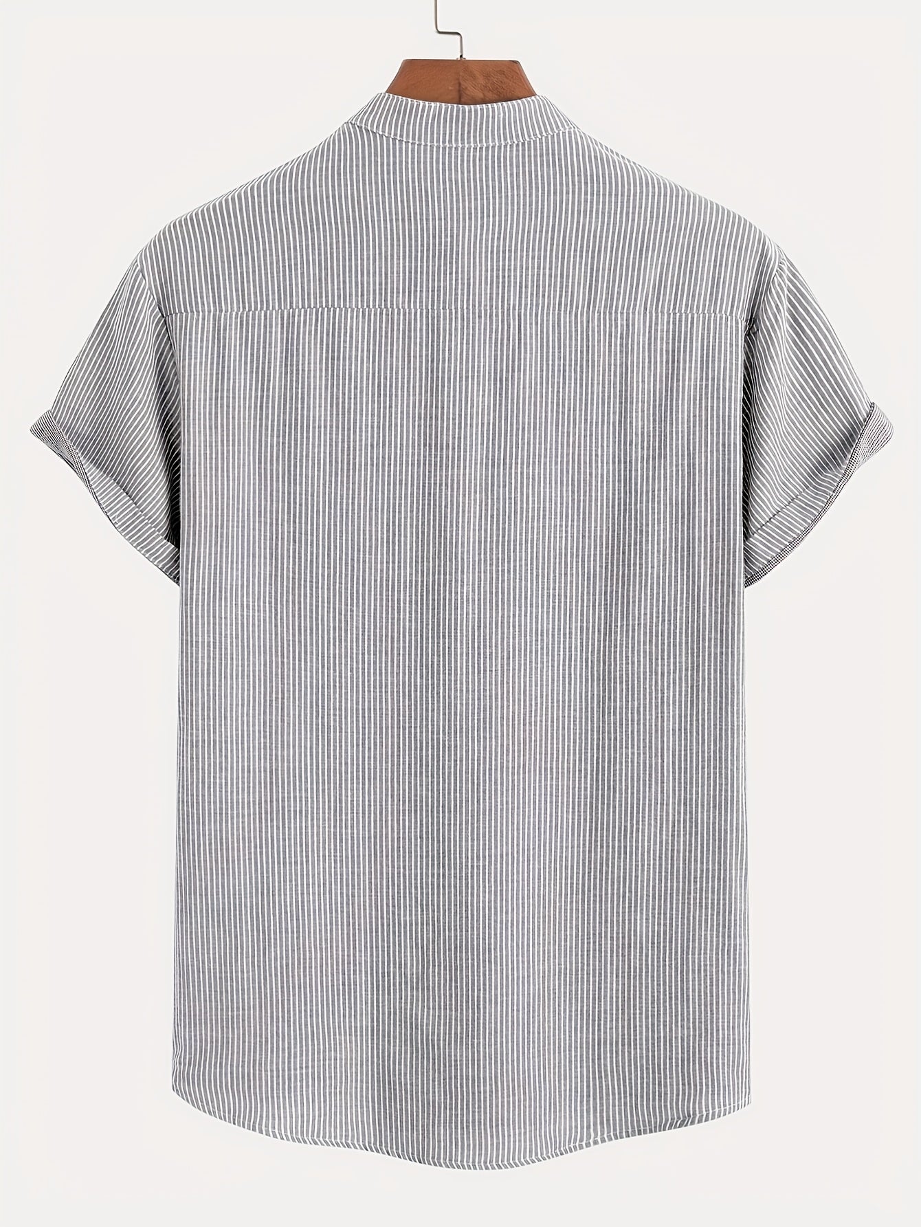 Herren Kurzarm-Henley mit Stehkragen und feinem Streifenmuster – Moderner Freizeitstil