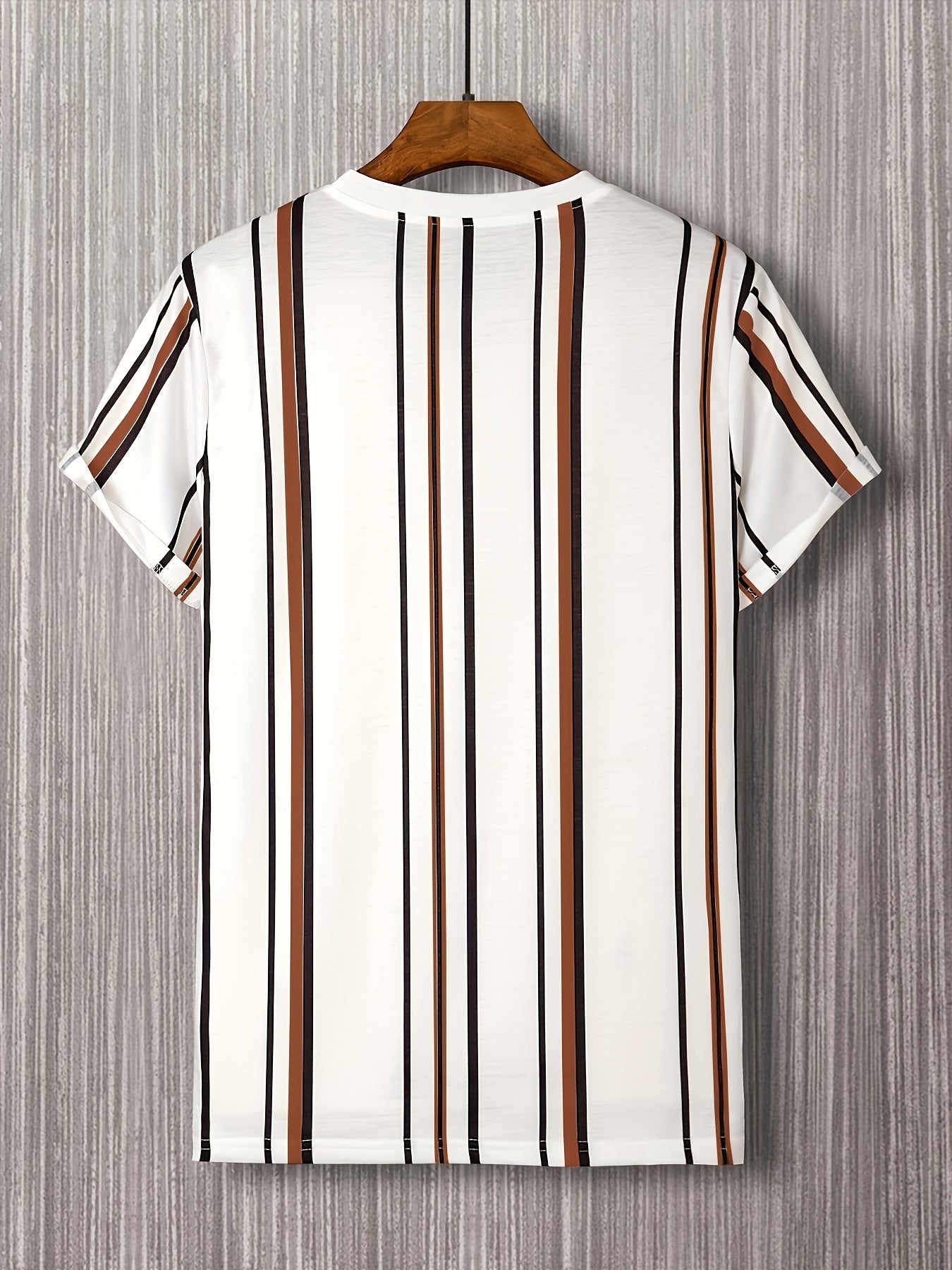 Herren T-Shirt mit vertikalem Streifenmuster und modernem Grafik-Print – Freizeit & Streetstyle