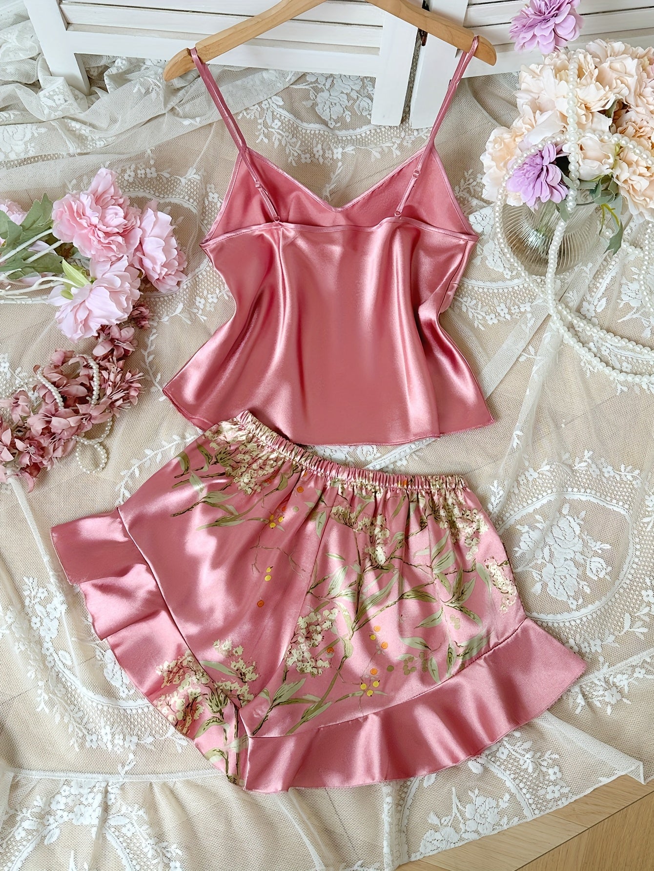 Damen Satin Pyjama Set mit Spaghettiträgern und Blumenmuster – Elegantes Schlafanzug-Set für den Sommer