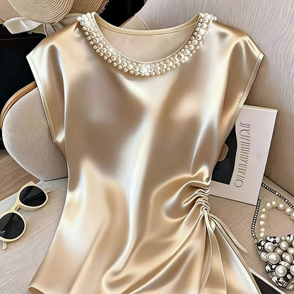 Damen Elegante Satinbluse mit Perlenkragen und Raffdetails – Stilvolle Kurzarm-Bluse für festliche Anlässe